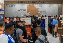 Crece la incertïdumbre entre los pasajeros del aeropuerto de Valencia por el cobro en euros de una tasa aeroportuaria