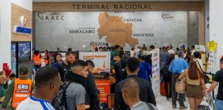 Crece la incertïdumbre entre los pasajeros del aeropuerto de Valencia por el cobro en euros de una tasa aeroportuaria