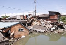 Asciende a 35 la cifra de muertös por el sismö en Japón mientras los equipos de emergencïa buscan atrapadös tras la explosïón de un centro comercial