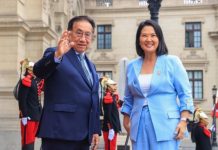Keiko Fujimori y el presidente interino José María Balcázar inician formalmente el proceso de transición en Perú