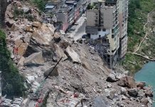 Deslizamiento de tierra en China deja 8 muertøs y 34 desaparecidos tras sepultãr varios edificios en Chongqing