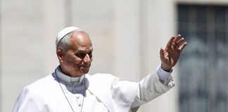 El papa León XIV pide desde Castel Gandolfo «no olvidar» a las víctimâs de las guerrâs