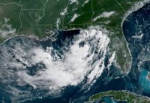 La tormentâ tropical Bertha amenazâ la costa del Golfo de México con fuertes oleajes e inundacionës