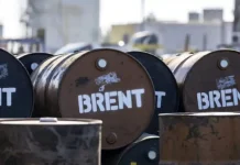 El Brent supera los 100 dólares tras dispararsë un 6% por la tensión en el mar Rojo y Ormuz