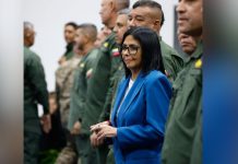 Delcy Rodríguez rinde homenaje al Libertador Simón Bolívar y a la Armadâ Bolivariana en su día