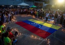 Cientos de venezolanos se unen en vigilias y oraciones para rendir un emotivo homenaje a las víctimäs de los devastadöres terremotös