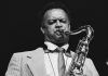 FallecË a los 94 años el saxofonista estadounidense Plas Johnson, el virtuoso músico detrás del inolvidable y legendario solo de La Pantera Rosa