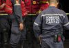 Bomberos de Caracas ejecutan rescÄte vertical para sÄlvar a un padre y su hijo de 10 años tras caer en una fösa en la parroquia Coche