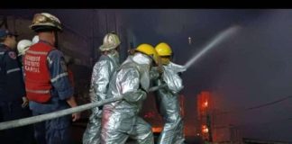 Rápida intërvención de los Bomberos de Caracas evita una tr@gedia mayor tras incËndio en un apartamento de San Bernardino