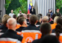 Venezuela condecora a rescatistas de Italia y Suiza por su invaluable labor tras los sÏsmos del 24 de junio (+ Fotos)