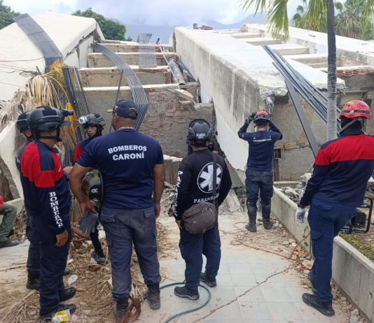 Cuerpo de Bomberos de Caroní del estado Bolívar se desplegarón en zonas afectadäs por el doble terremotö (+ Fotos)