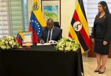 Comunidad internacional se solidariza con Venezuela: cancilleres de Uganda y República Árabe Saharaui firman libro de condolenci@s por los fallecidös