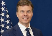 Estados Unidos destina 386 millones de dólÄres para ayudar a Venezuela tras el doble terremöto, afirma John Barrett