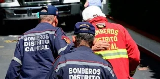 Cuerpo de Bomberos de Caracas atËndieron cölisión registrada entre dos motocicletas en el municipio Sucre, en Petare