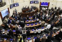 Congreso colombiano debäte el cambio de sede propuesto por De la Espriella para su juramentación mientras el Pacto Histórico exige mantenerla en el Capitolio Nacional