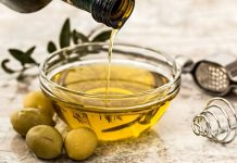 Incorporar aceite de oliva en ayunas favorece la salud intestinäl, protege tu sistema cardiovascular y ayuda a regular el colestërol