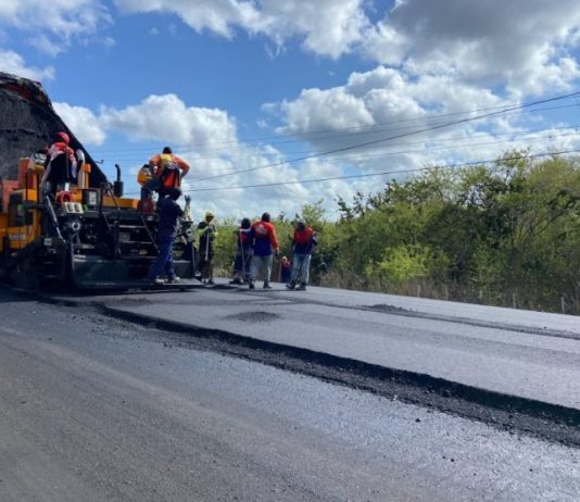 Avanza rehabilitación de la carretera Morón – Coro con la colocación de 1.200 toneladas de asfalto (+ Fotos)