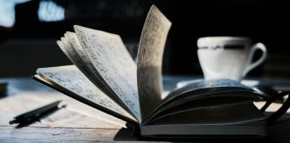 El journaling se convierte en el hábito definitivo para reducir el ëstrés y ganar claridad mental dedicándole apenas cinco minutos diarios