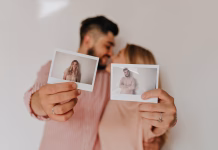 ¿Menos likes, más amor? La ciencia confirma que las parejas que no se exhiben en redes sociales duran más tiempo