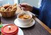 ¿Por qué tomar sopa nos repara el alma y el cuerpo?: el superpoder secreto de este plato (y su conexión directa con la felicidad)