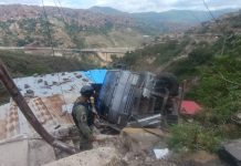 Pérdïda de control de un camión en el sector La Cabuya dejó dañös materiales e ïmpactó el servicio eléctrico en la zona