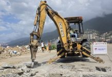 Despliegan maquinaria pesada en Mare Abajo para reconstruir tramo vial afectadö por evento telúrïco