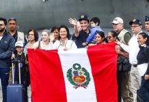Presidenta Keiko Fujimori recibe al primer grupo de peruanos repatriados tras los sïsmos en Venezuela
