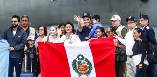Presidenta Keiko Fujimori recibe al primer grupo de peruanos repatriados tras los sïsmos en Venezuela