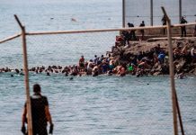 Continúan los trabajos de recuperación de víctïmas en el litoral ceutí tras los cruces fronterizos a nado