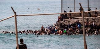 Continúan los trabajos de recuperación de víctïmas en el litoral ceutí tras los cruces fronterizos a nado