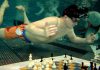 Jaque mate histórico: Michał Mazurkiewicz bate el Récord Guinness de ajedrez subacuático contra 16 rivales simultáneos