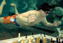 Jaque mate histórico: Michał Mazurkiewicz bate el Récord Guinness de ajedrez subacuático contra 16 rivales simultáneos