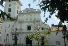 Inician trabajos de apuntalamientö en la Catedral de Caracas para proteger su estructura tras los recientes sismös