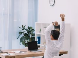 Implementar breves descansos activos durante la jornada reduce el estrés y mejora el bienestar de los trabajadores