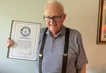 Neoyorquino de 95 años establece un récord Guinness al participar en un torneo oficial de cubo Rubik