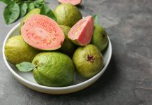 Expertos destacan el papel de la guayaba y las fresas en la síntesis biológica del colágeno y la salud de la piel
