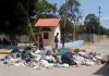 La acumulación de basura en las calles agrava el riesgö de inundaciones durante las lluvias en Caracas
