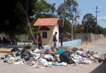 La acumulación de basura en las calles agrava el riesgö de inundaciones durante las lluvias en Caracas