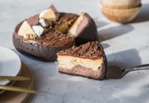 Brownie Cheesecake con caramelo: una receta sencilla que combina crema, chocolate y dulzor intenso