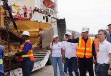Estados Unidos y TFI Solutions entregan 20 maquinarias pesadas teleoperadas para la remoción de escombrös en La Guaira