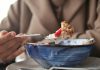 Autoridades de Lisboa atienden a 32 personas tras sufrïr una intoxicacïón alimentaria masiva