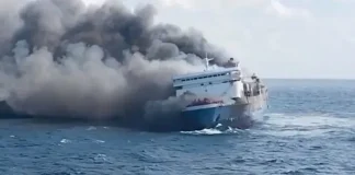 Un voraz incendiø en un ferry en Indonesia deja al menos 5 muertøs y 41 desaparecidøs