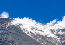 Autoridades evalúan el impactö de deslizamientos tras el potentë terremotö de 7,2 que sacudïó a Perú