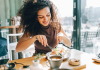 Estudio revela que comer en un horario más reducido mejora las funciones cerebrales en mujeres