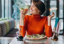 Estudio revela que comer en un horario más reducido mejora las funciones cerebrales en mujeres