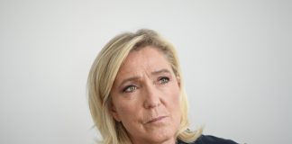 Le Pen lidera intención de voto para la primera vuelta mientras Mélenchon encabeza las opciones de la izquierda