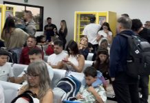 Usuarios varados en la base aérea reclaman falta de información por parte de la aerolínea y por retrasos de más de 9 horas (+ Video)