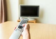Ese control remoto que tienes en el cajón es un tesoro escondido: aprende a darle un segundo uso