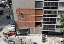 Chacao avanza en la reparación de 42 edificios tras contabilizar más de 5.500 apartamentos con dañös