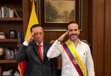 Abelardo de la Espriella recibe la banda presidencial para su próxima investidura en Cali